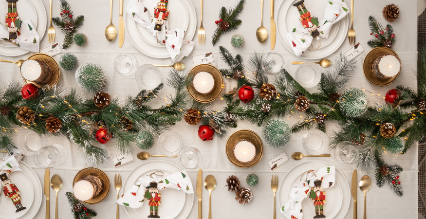 3 façons festives de décorer votre table de Noël